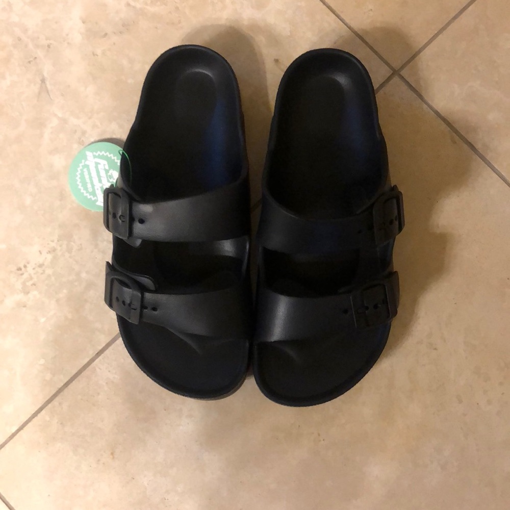 Black rubber sandals size 6